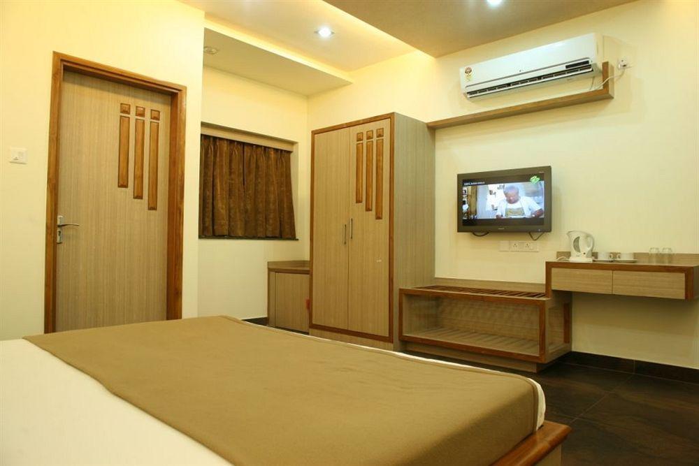 Hotel Trimoorti Kolkata Exterior photo