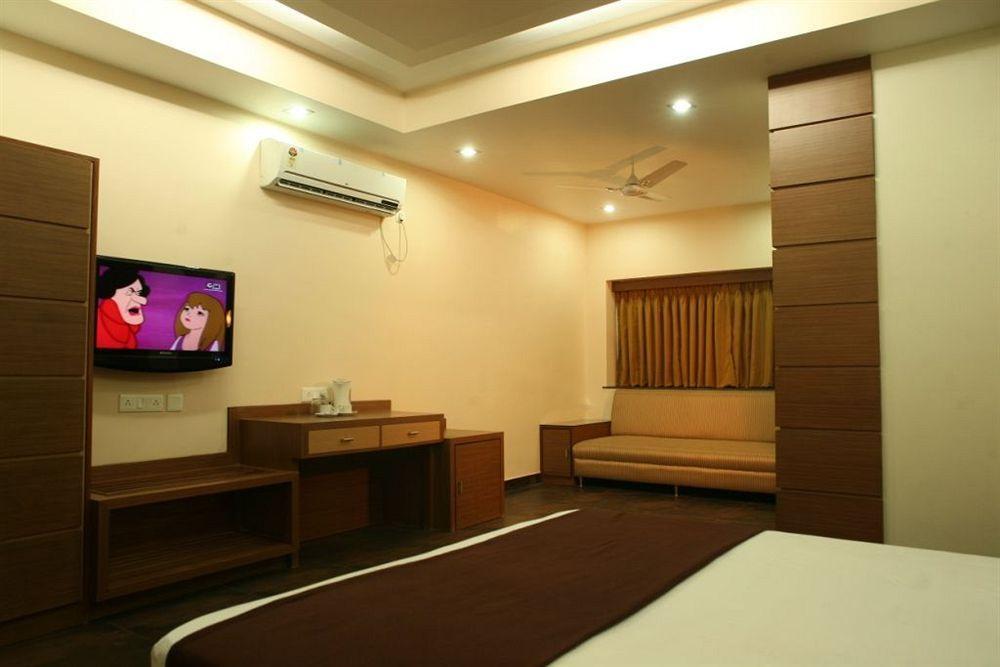 Hotel Trimoorti Kolkata Exterior photo