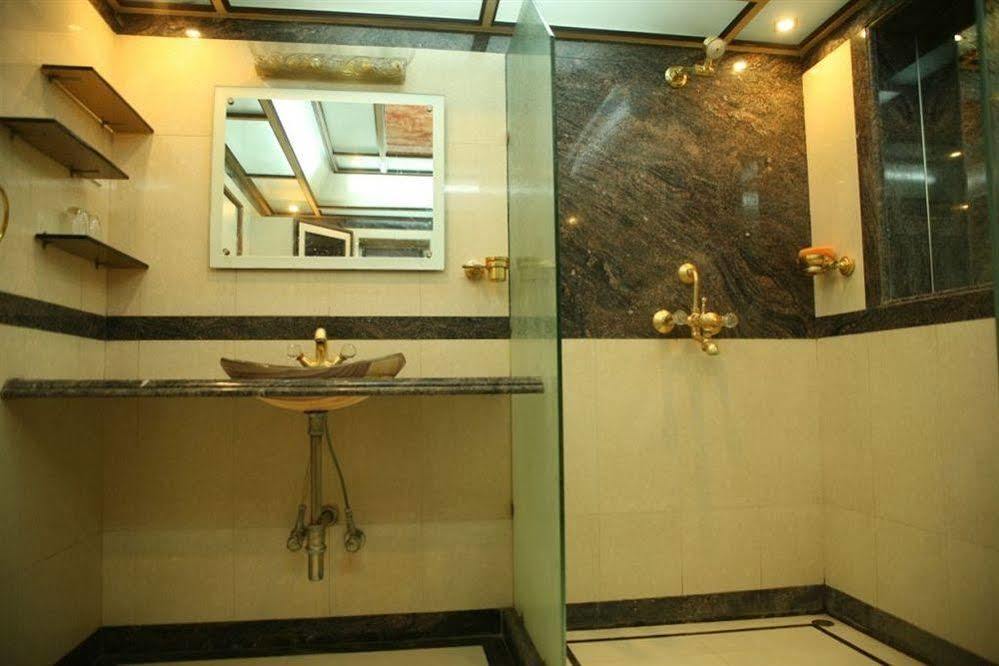 Hotel Trimoorti Kolkata Exterior photo