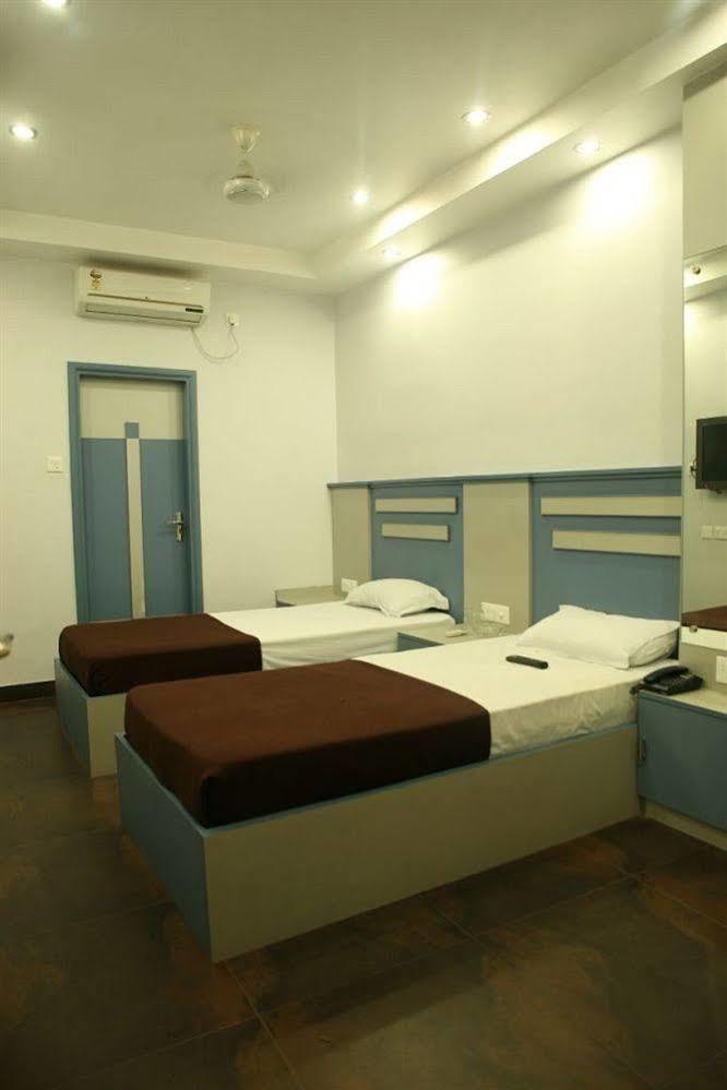 Hotel Trimoorti Kolkata Exterior photo