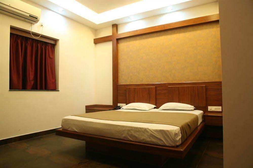 Hotel Trimoorti Kolkata Exterior photo