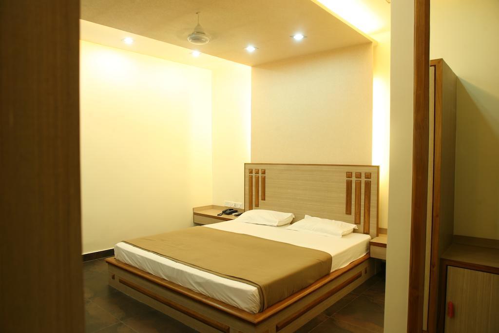Hotel Trimoorti Kolkata Exterior photo