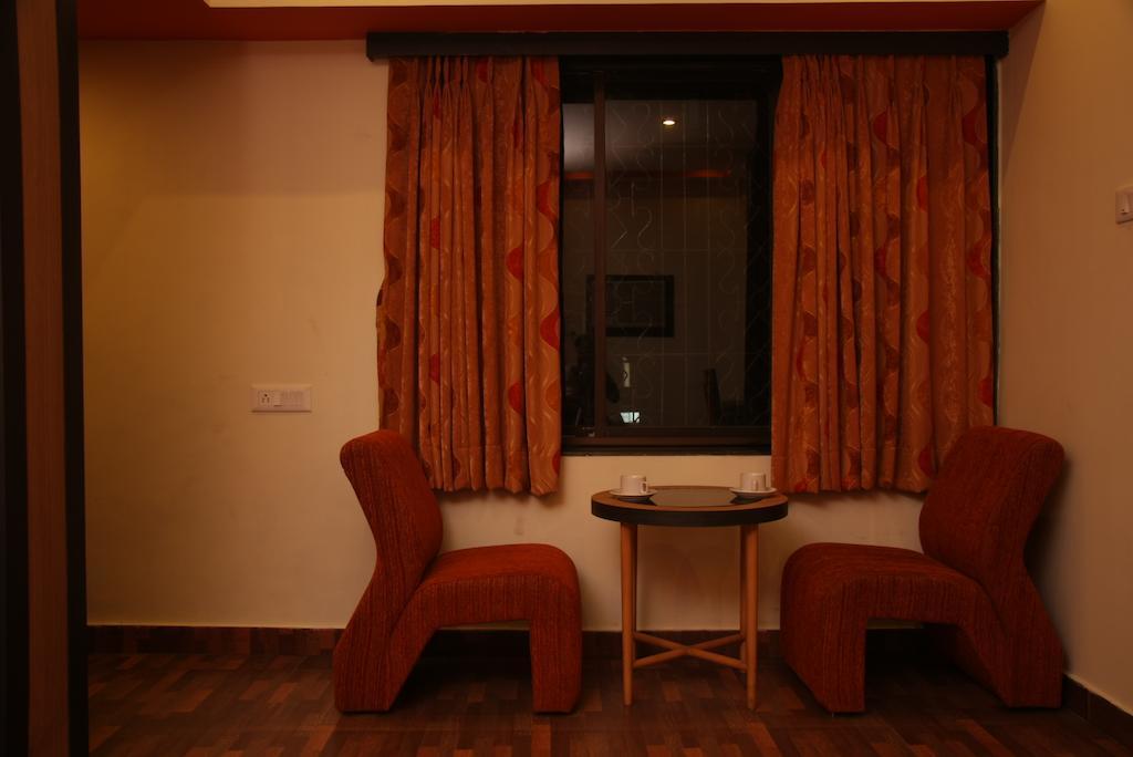 Hotel Trimoorti Kolkata Room photo